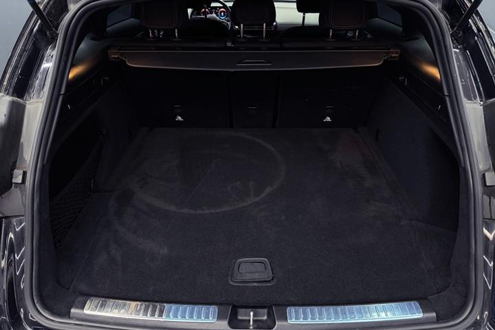 Sort Mercedes EQC400 fra 2023