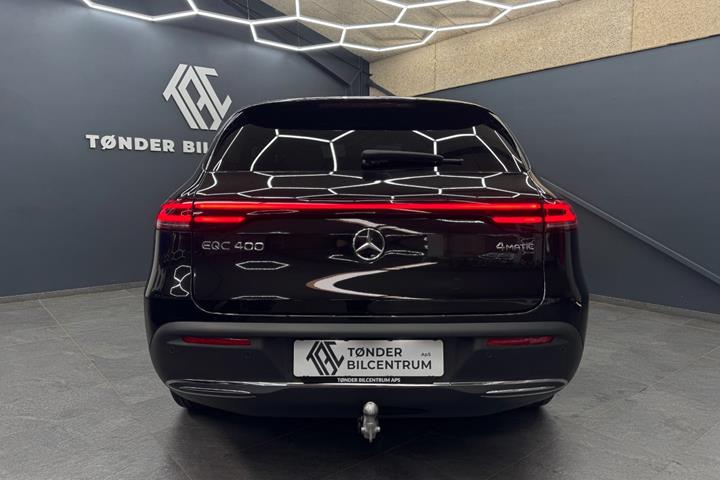 Sort Mercedes EQC400 fra 2023