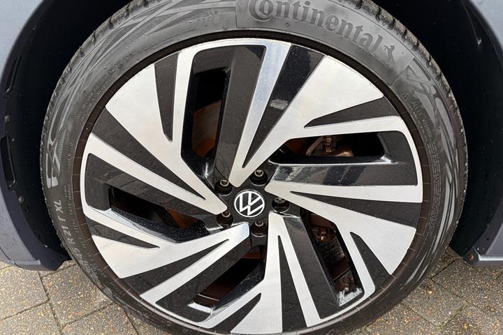 Grå VW ID.4 fra 2021