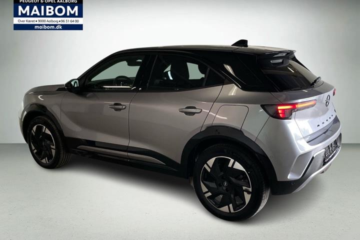 Sølv Opel Mokka-e fra 2025