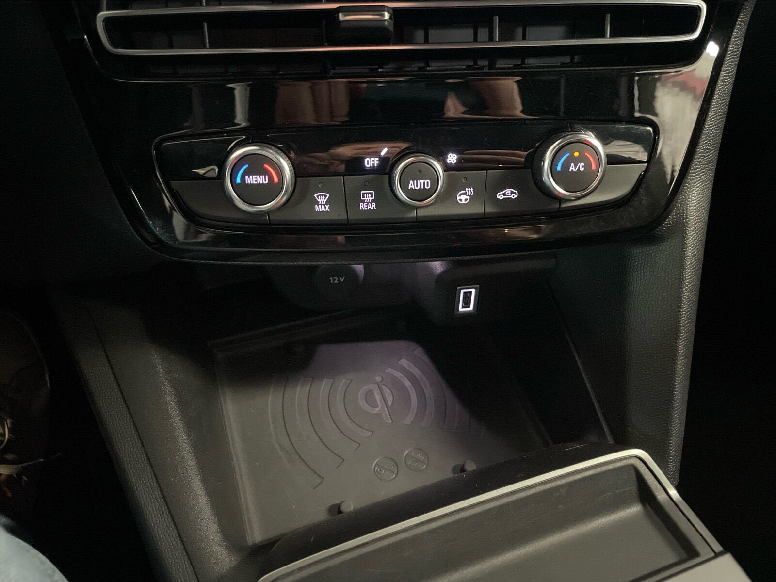Sølv Opel Mokka-e fra 2025