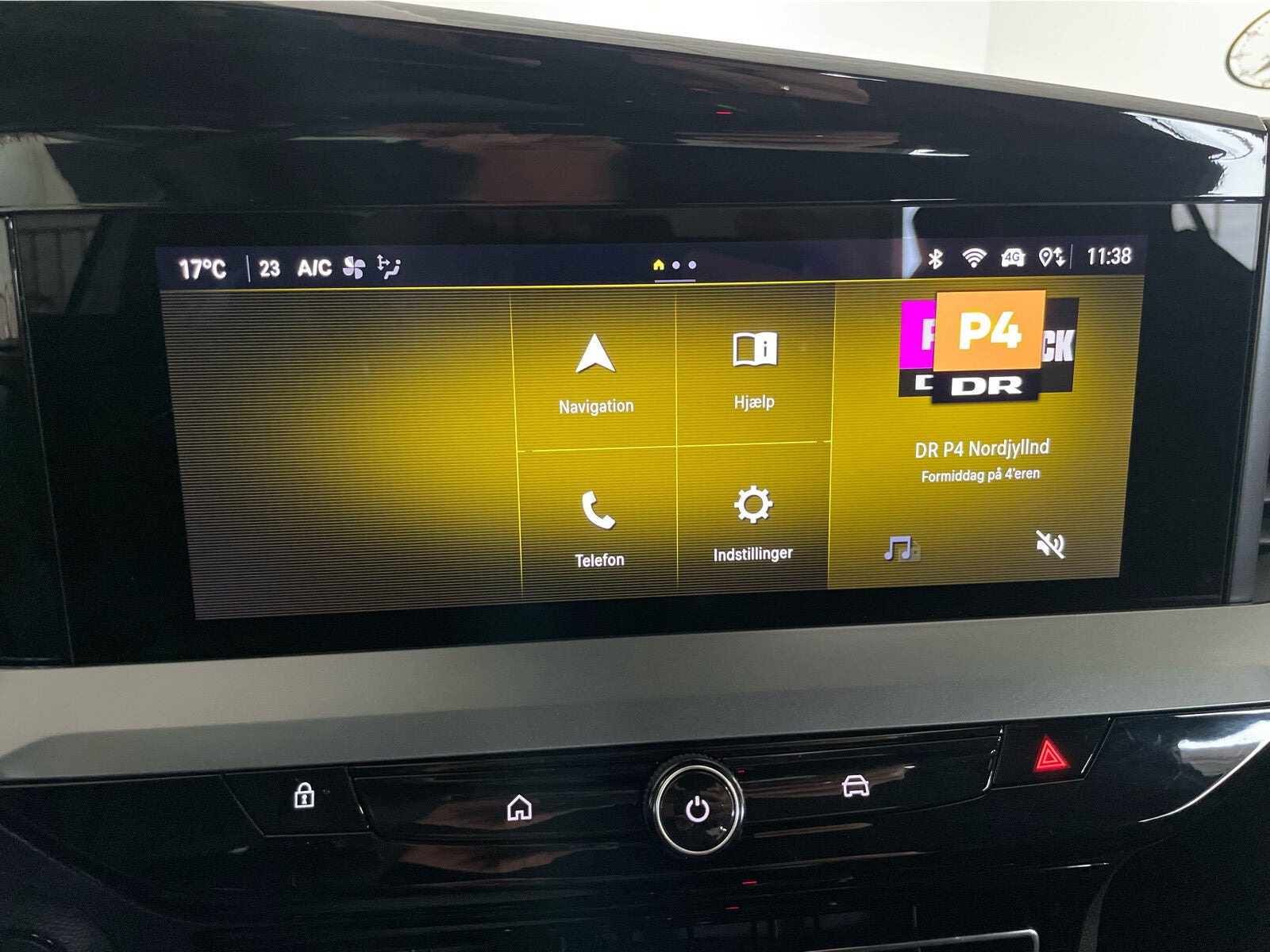 Sølv Opel Mokka-e fra 2025