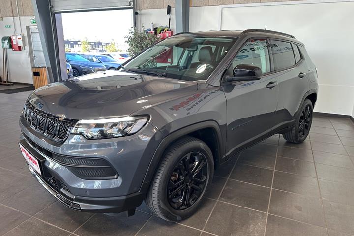 Grå Jeep Compass fra 2022