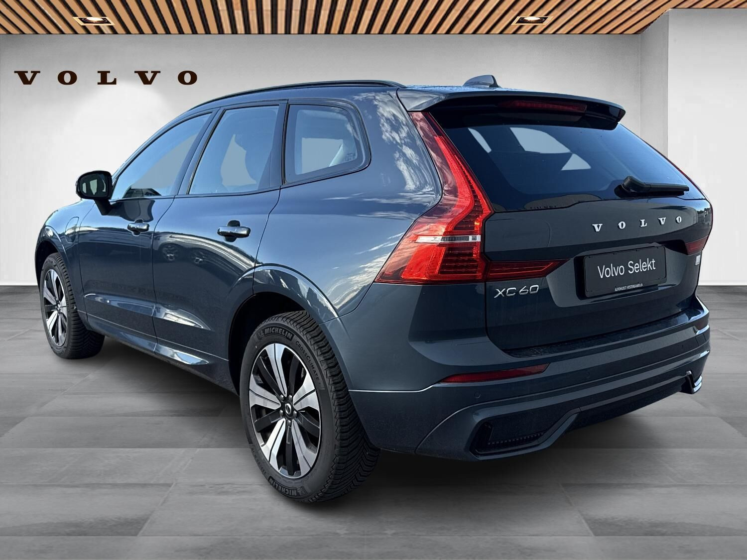 Blå Volvo XC60 fra 2023