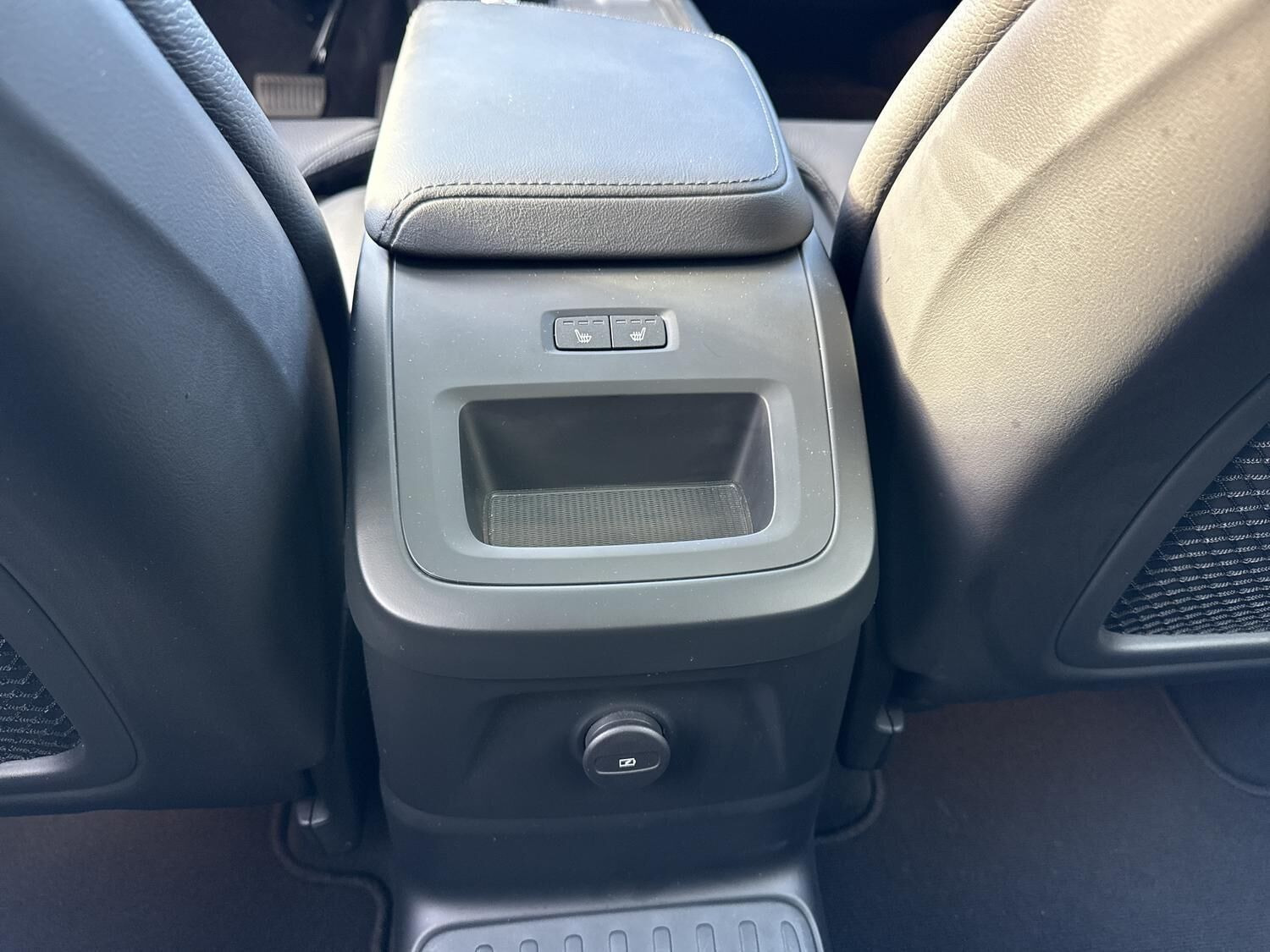 Blå Volvo XC60 fra 2023
