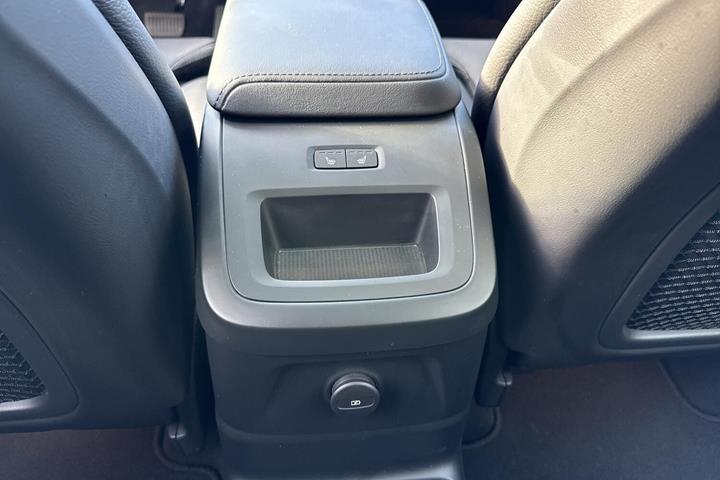 Blå Volvo XC60 fra 2023