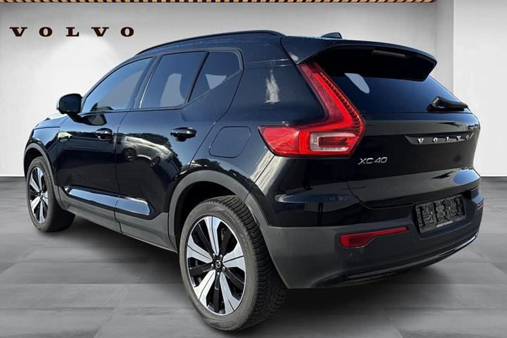 Sort Volvo XC40 fra 2022