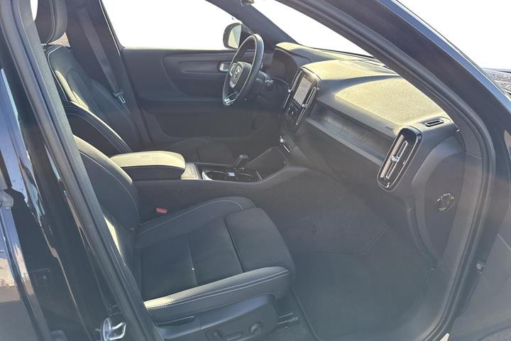 Sort Volvo XC40 fra 2022