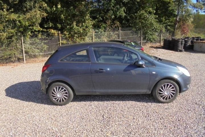 Grå Opel Corsa fra 2011