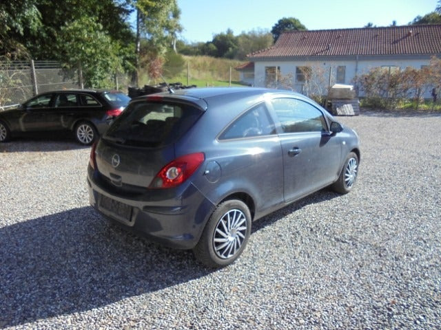 Grå Opel Corsa fra 2011