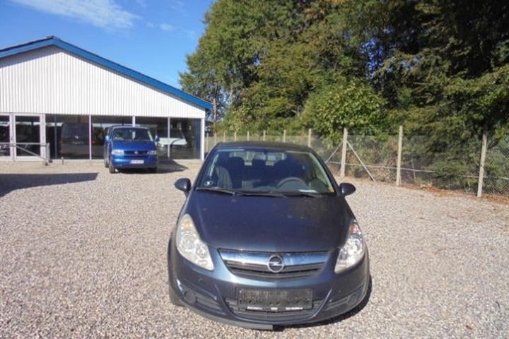 Grå Opel Corsa fra 2011