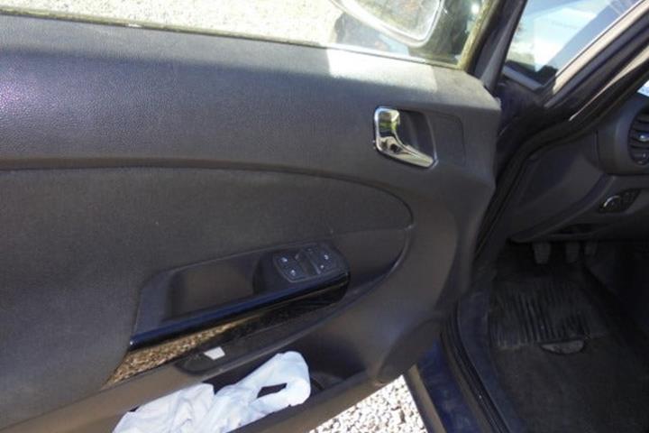 Grå Opel Corsa fra 2011