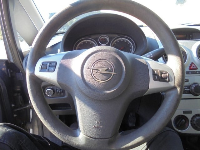 Grå Opel Corsa fra 2011