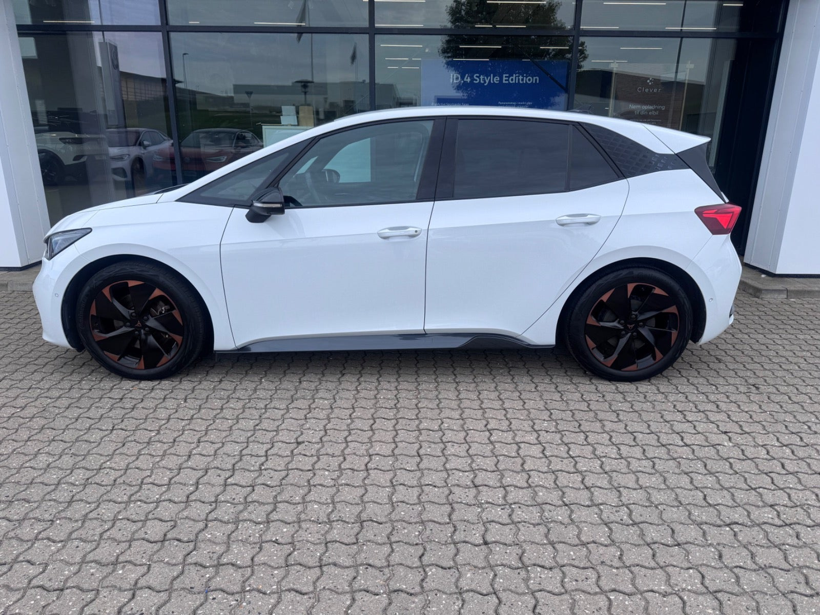 Hvid Cupra Born fra 2023