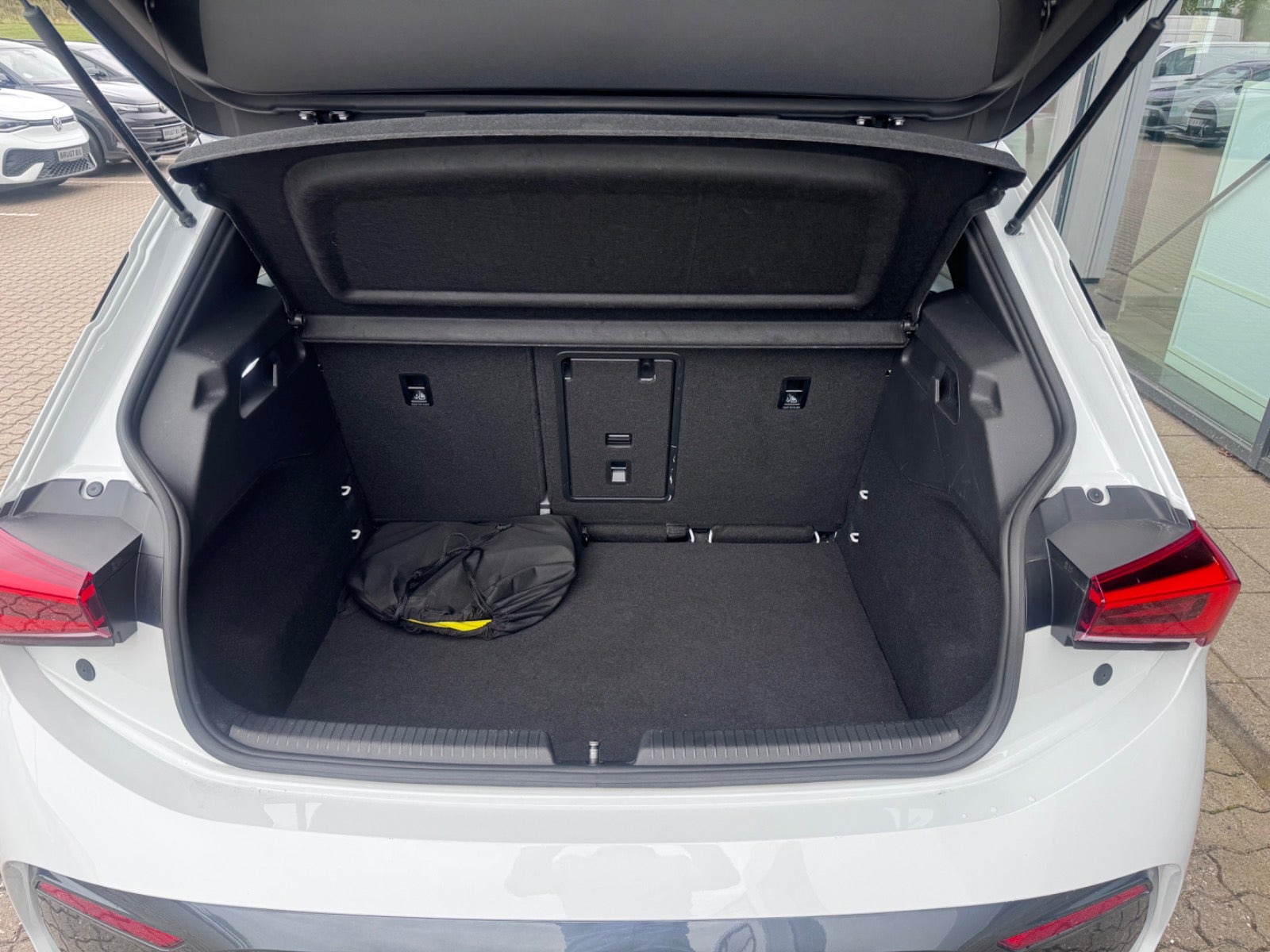 Hvid Cupra Born fra 2023