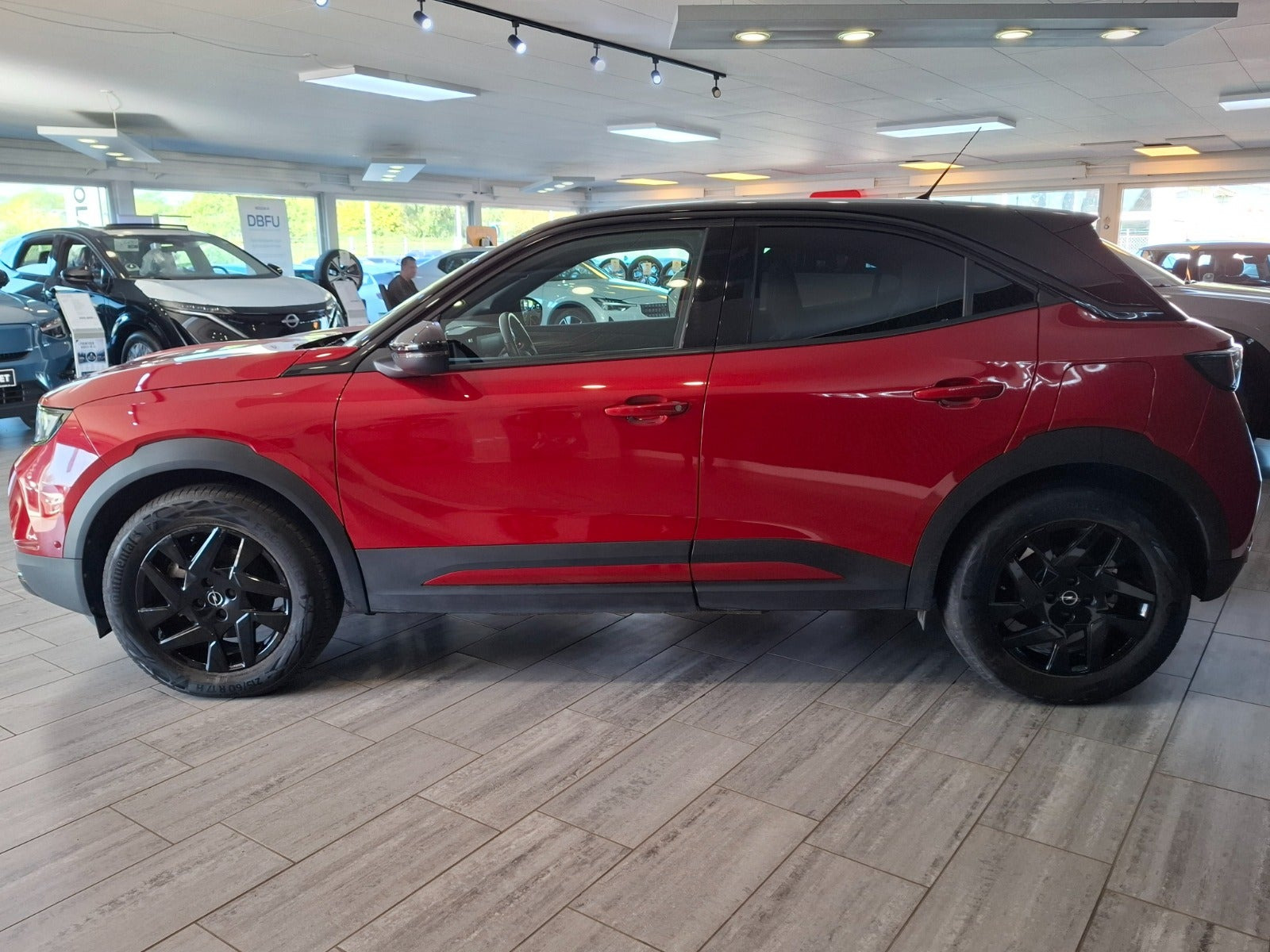 Rød Opel Mokka-e fra 2023
