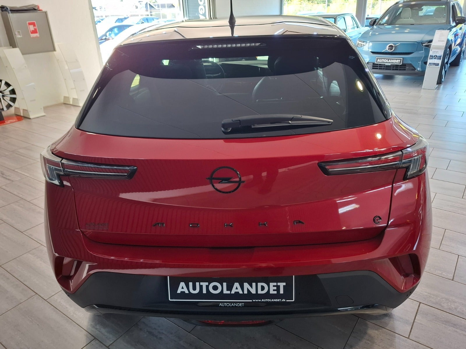 Rød Opel Mokka-e fra 2023