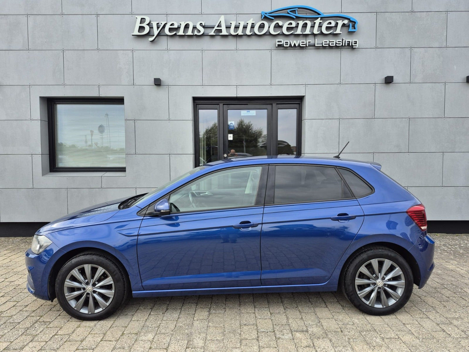 Blå VW Polo fra 2019