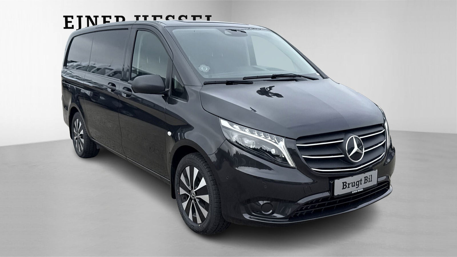 Grå Mercedes Vito 119 fra 2022
