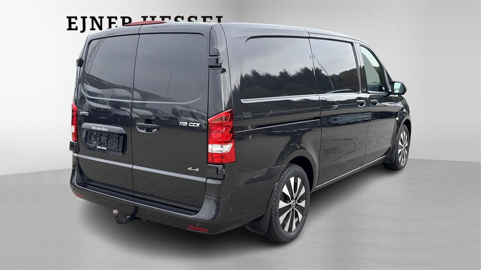 Grå Mercedes Vito 119 fra 2022