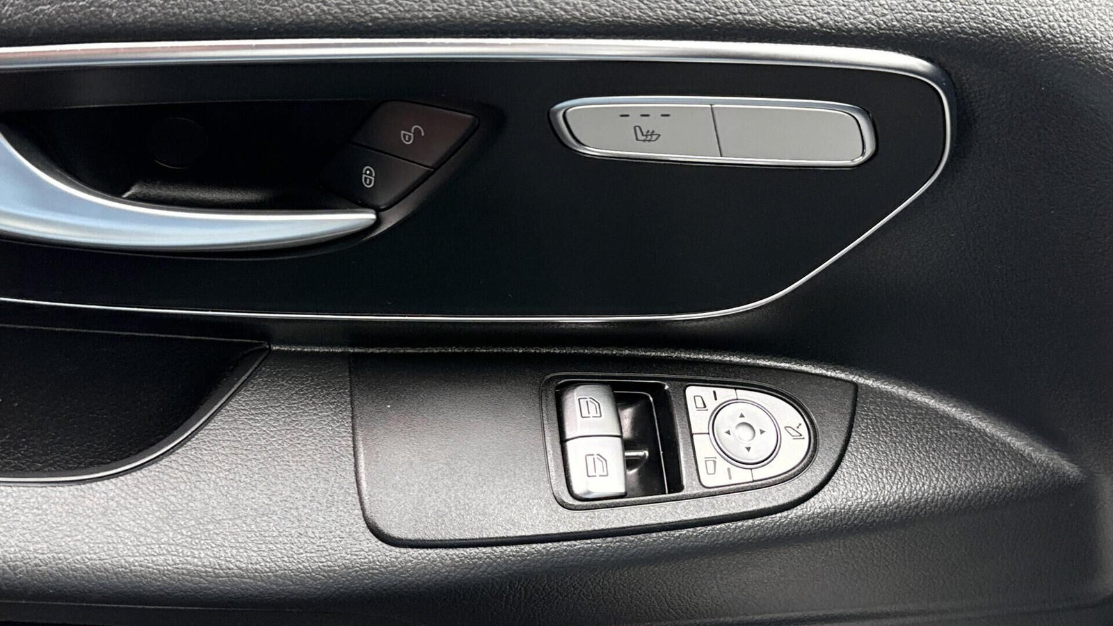 Grå Mercedes Vito 119 fra 2022