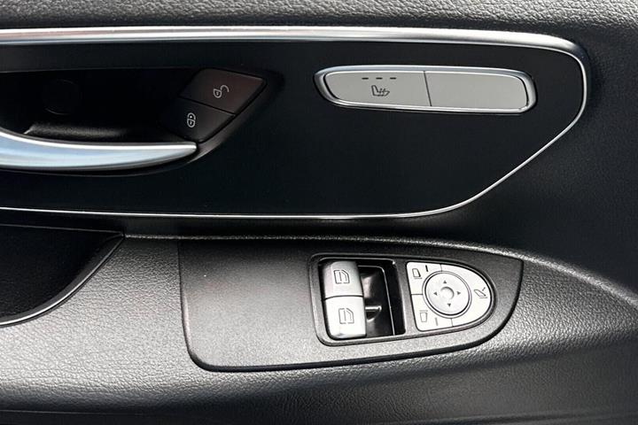 Grå Mercedes Vito 119 fra 2022