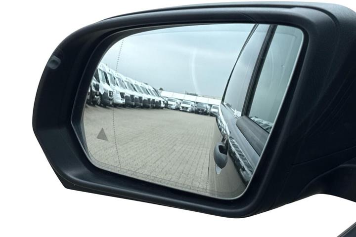 Grå Mercedes Vito 119 fra 2022