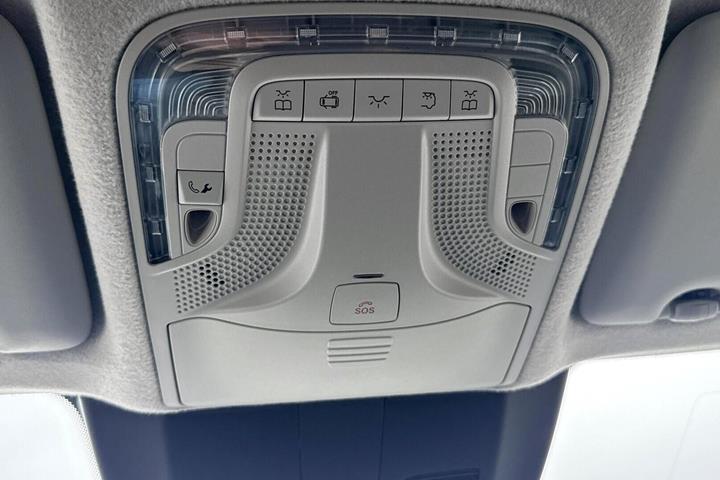 Grå Mercedes Vito 119 fra 2022