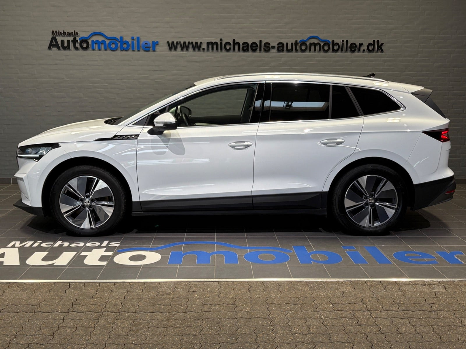 Hvid Skoda Enyaq fra 2025