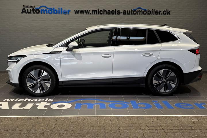 Hvid Skoda Enyaq fra 2025