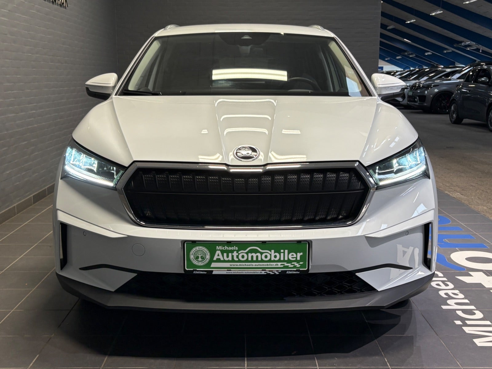 Hvid Skoda Enyaq fra 2025