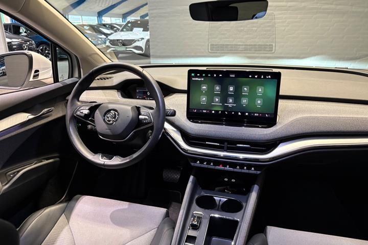 Hvid Skoda Enyaq fra 2025