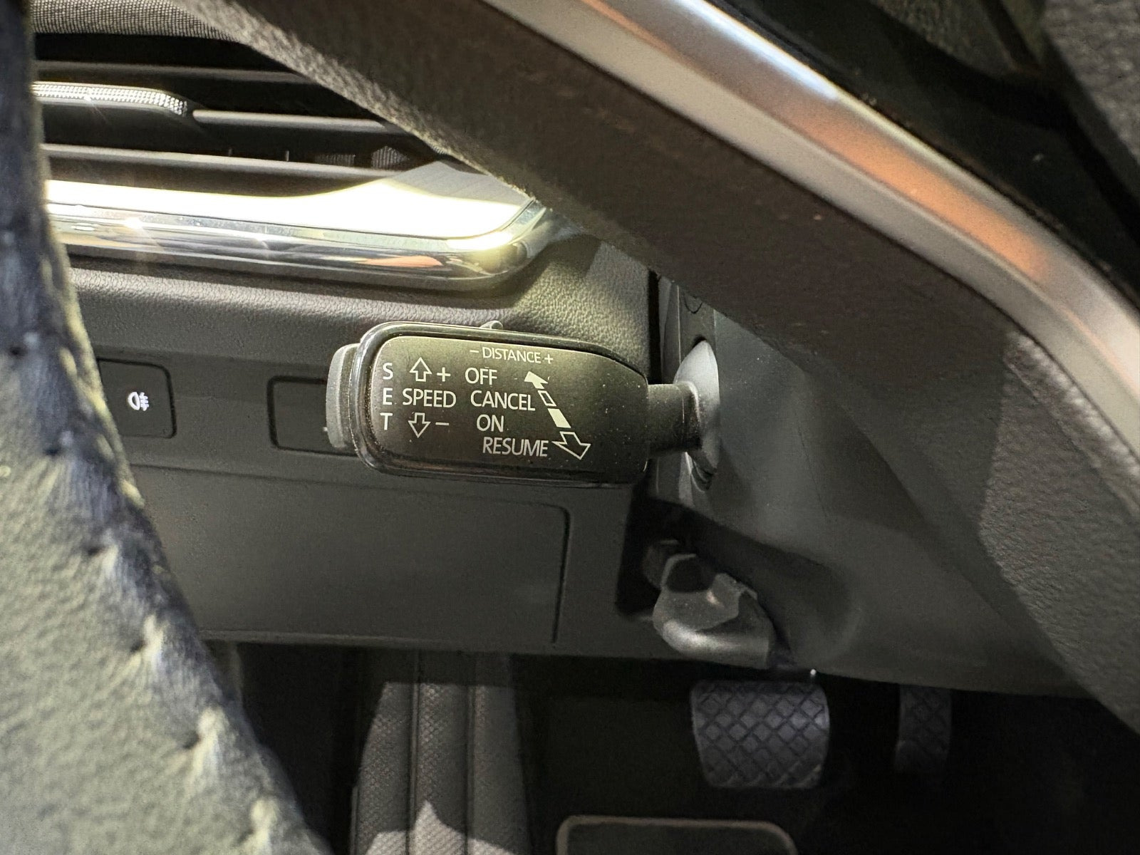 Hvid Skoda Enyaq fra 2025