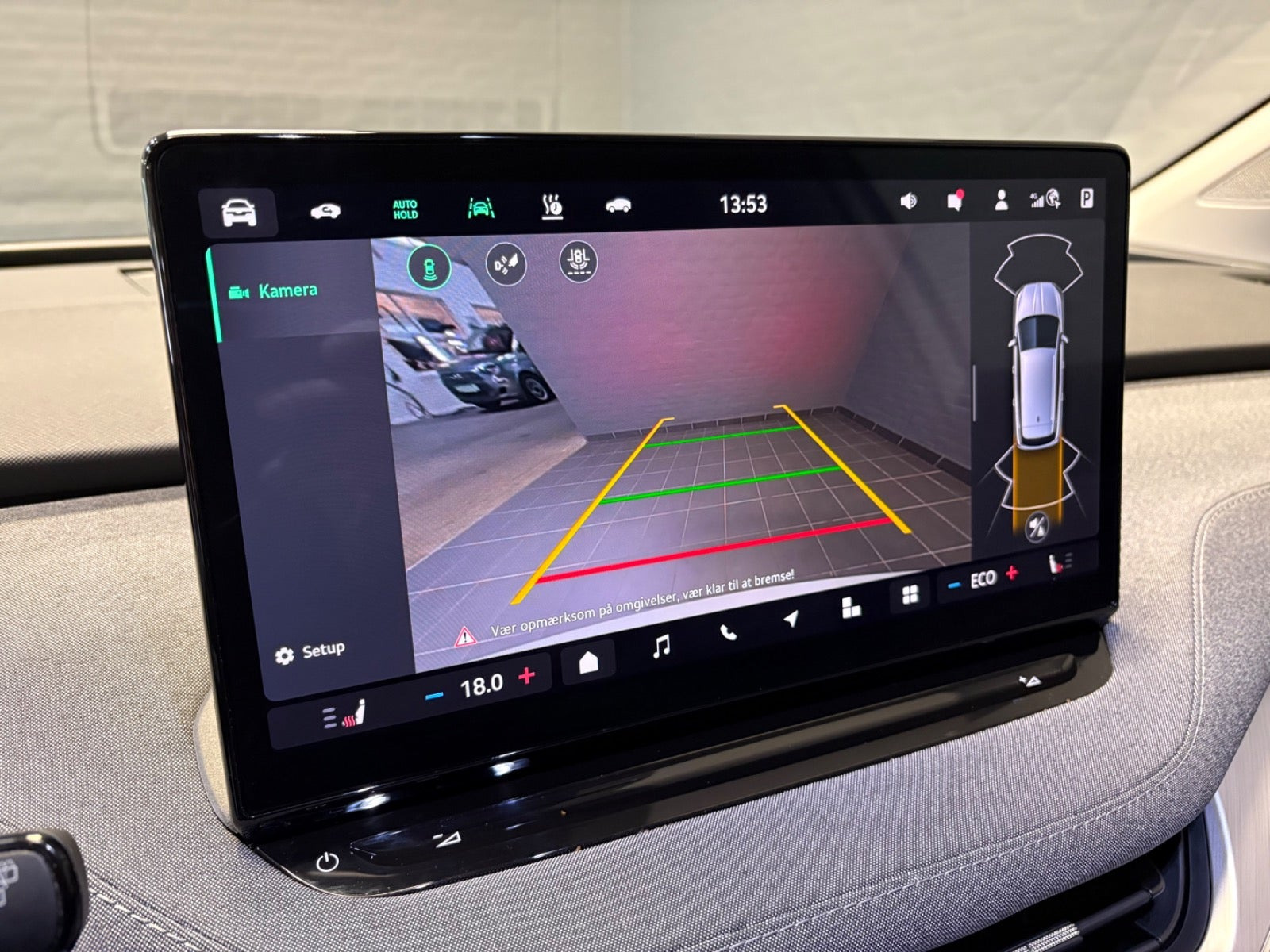 Hvid Skoda Enyaq fra 2025