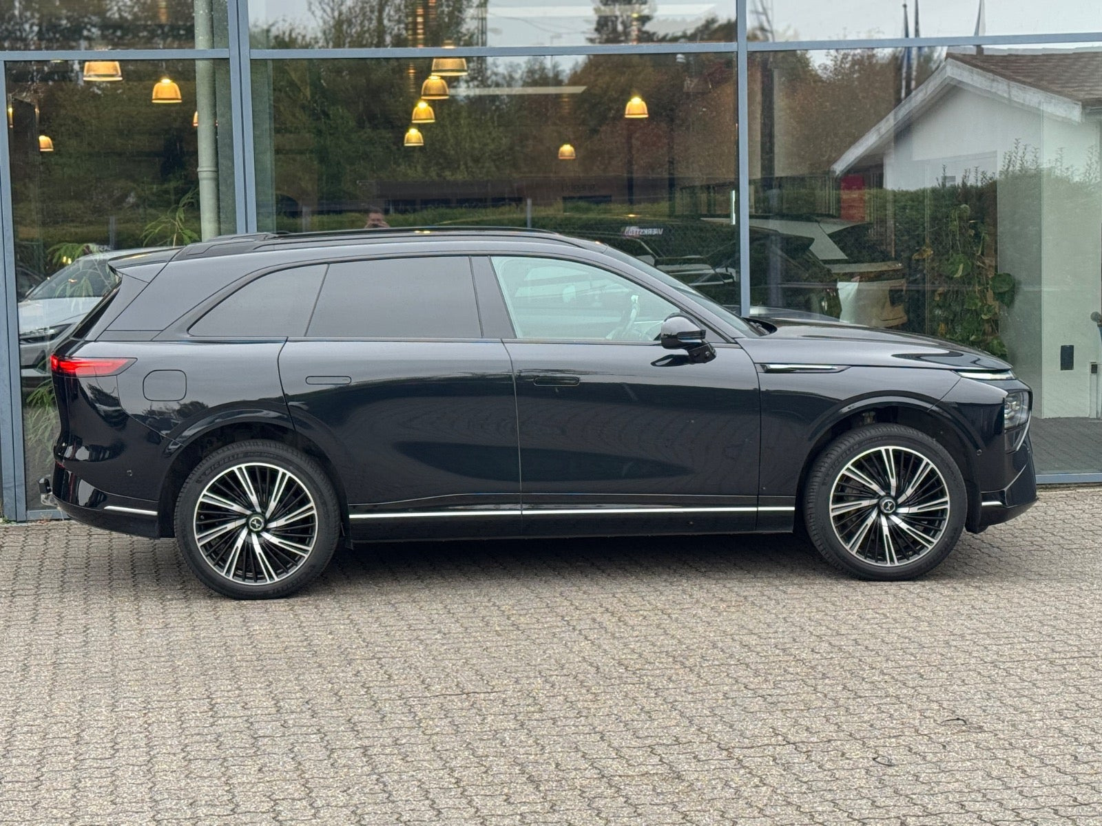 Sort Xpeng G9 fra 2023