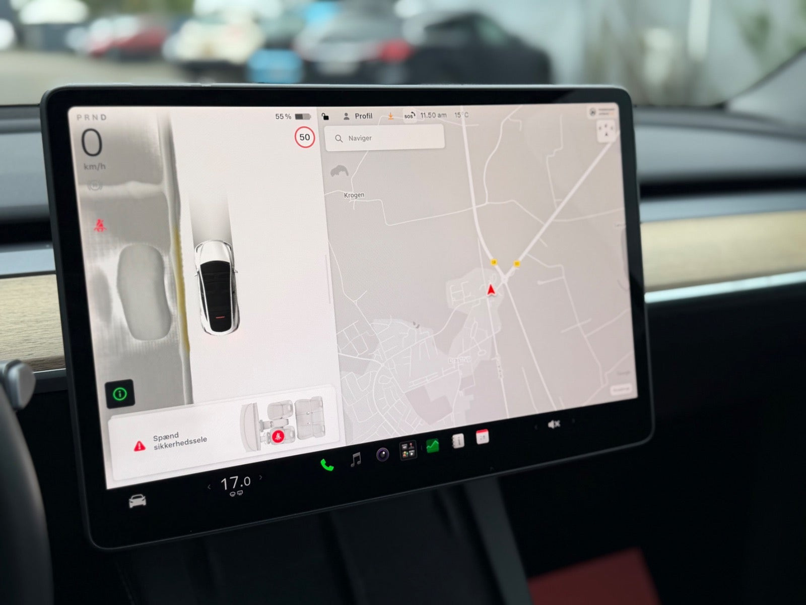 Hvid Tesla Model Y fra 2023
