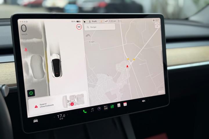 Hvid Tesla Model Y fra 2023