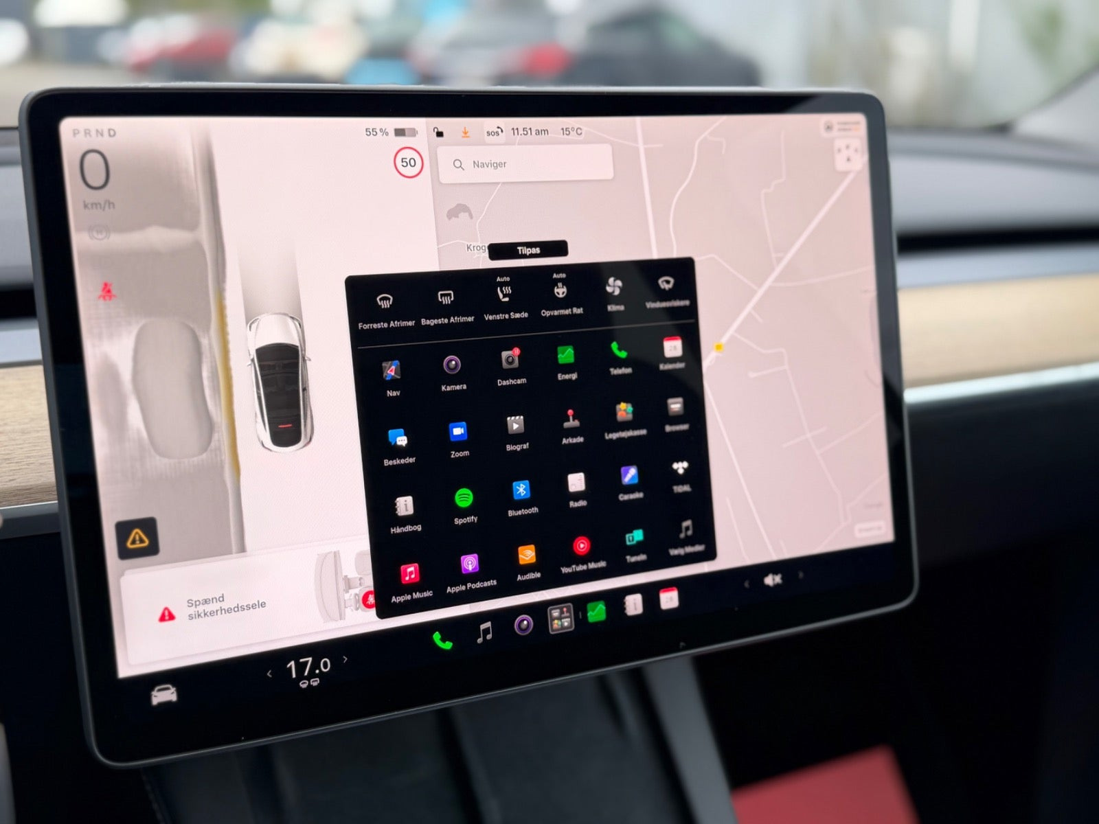 Hvid Tesla Model Y fra 2023