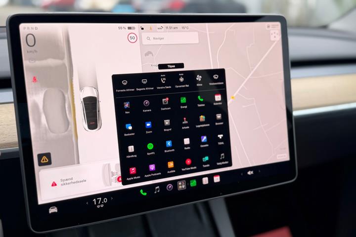 Hvid Tesla Model Y fra 2023