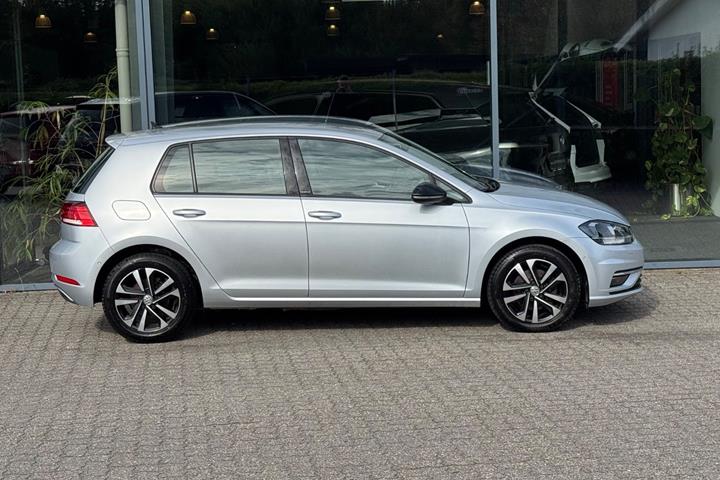 Sølv VW Golf VII fra 2019