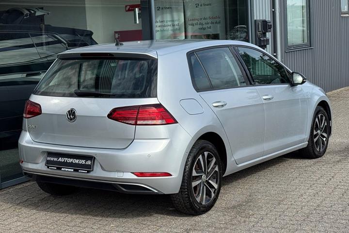Sølv VW Golf VII fra 2019
