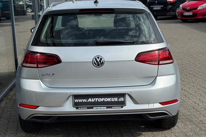 Sølv VW Golf VII fra 2019