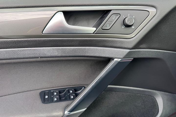 Sølv VW Golf VII fra 2019