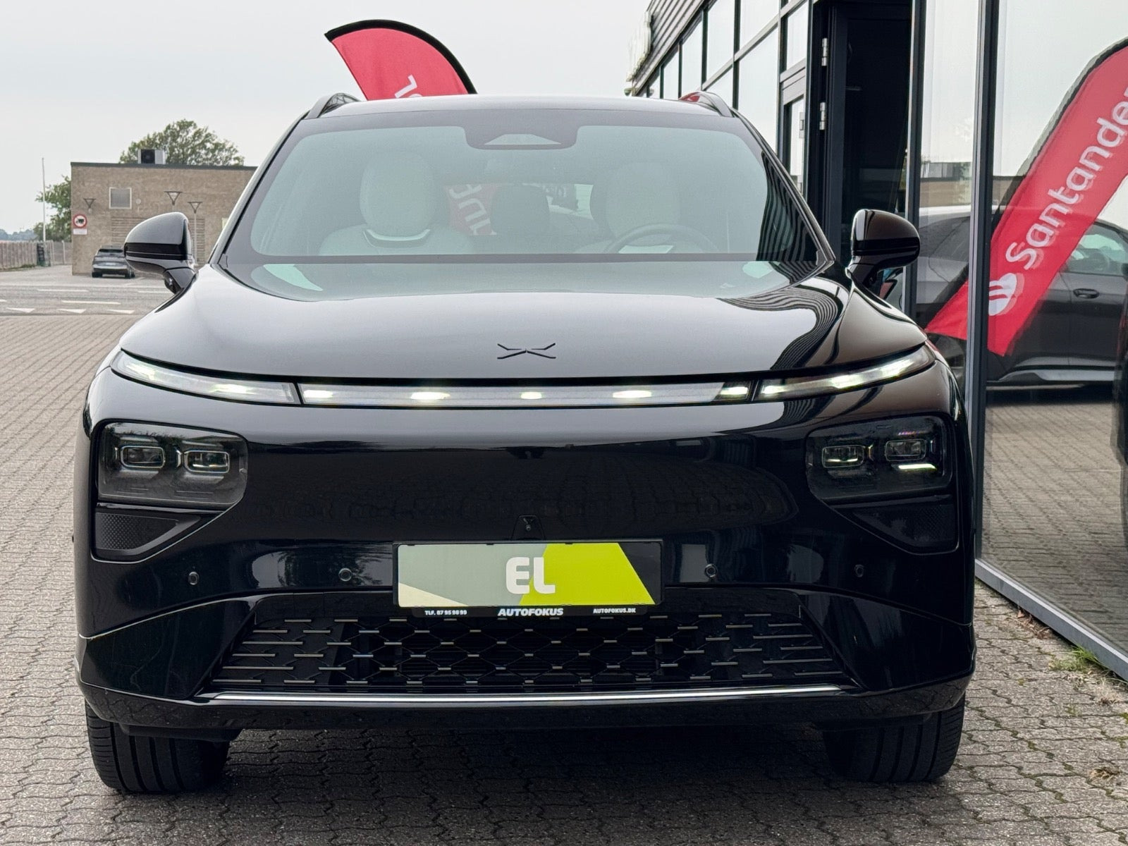 Sort Xpeng G9 fra 2025