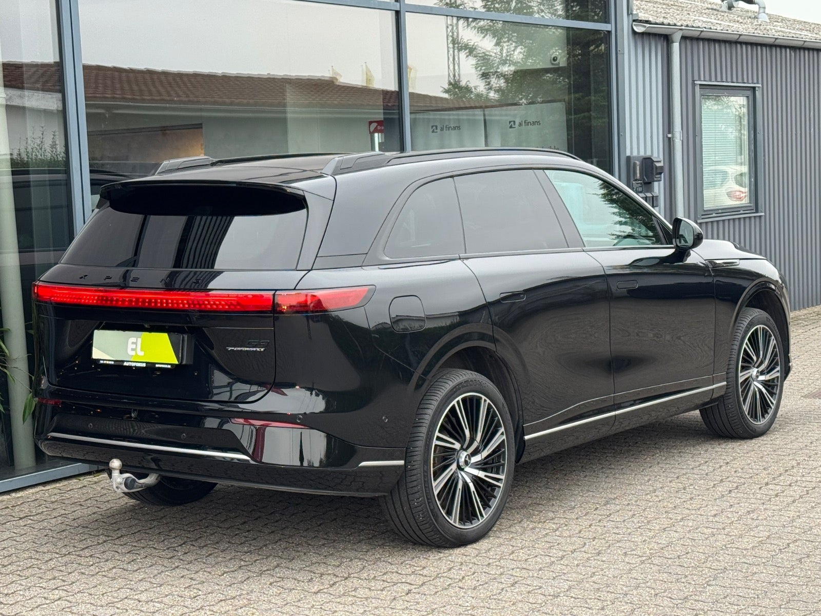Sort Xpeng G9 fra 2025