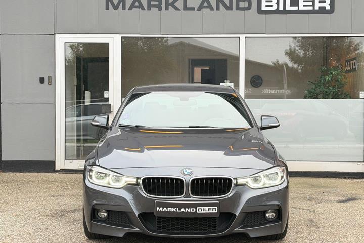 Grå BMW 320i fra 2019