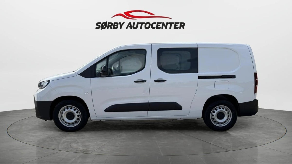 Hvid Toyota ProAce City fra 2025