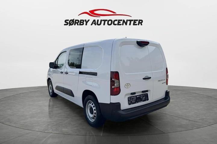 Hvid Toyota ProAce City fra 2025