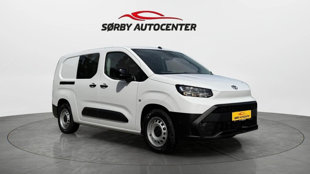 Hvid Toyota ProAce City fra 2025