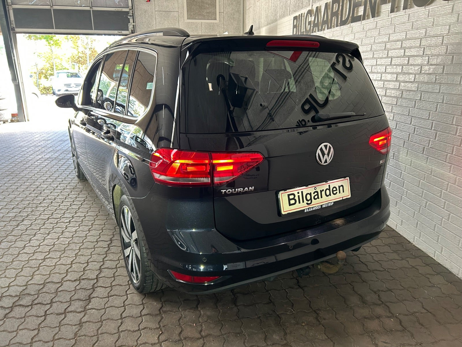Sort VW Touran fra 2017